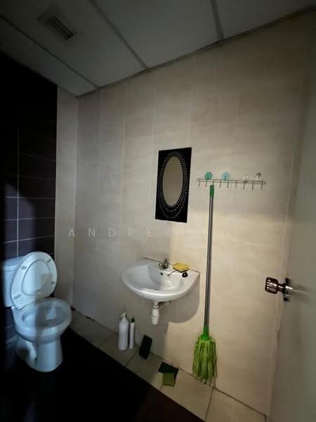 Kediaman Servis untuk Dijual di Cova Square - Andrea Hii - Bathroom - PropertyGuru.com.my