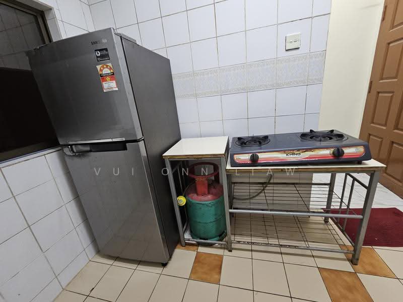 Apartment for Rent at Api Api Apartment - Vui Onn Liaw - Kitchen - PropertyGuru.com.my