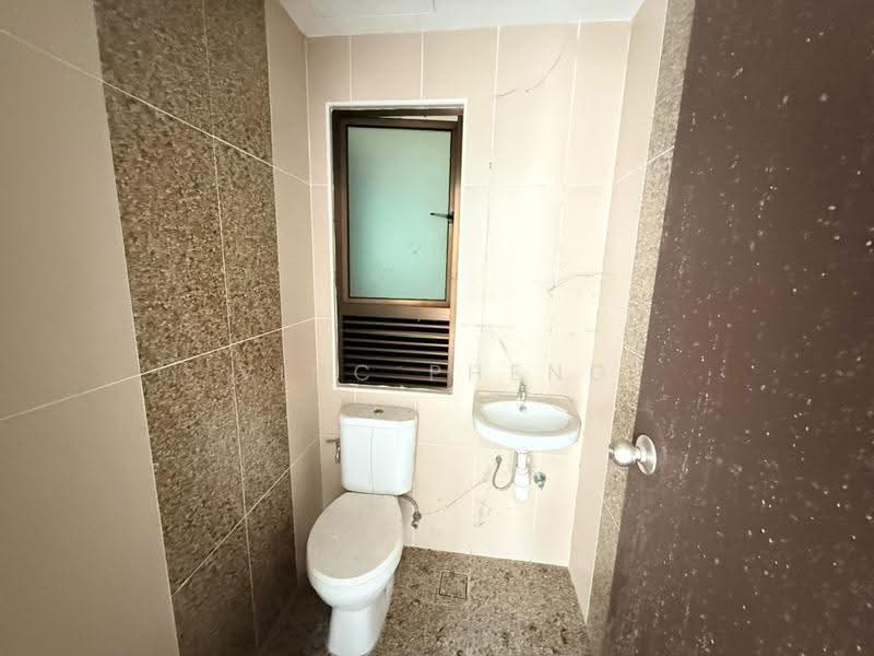Service Residence for Sale at The Heights Residence - Vinc Pheng - Bathroom - PropertyGuru.com.my