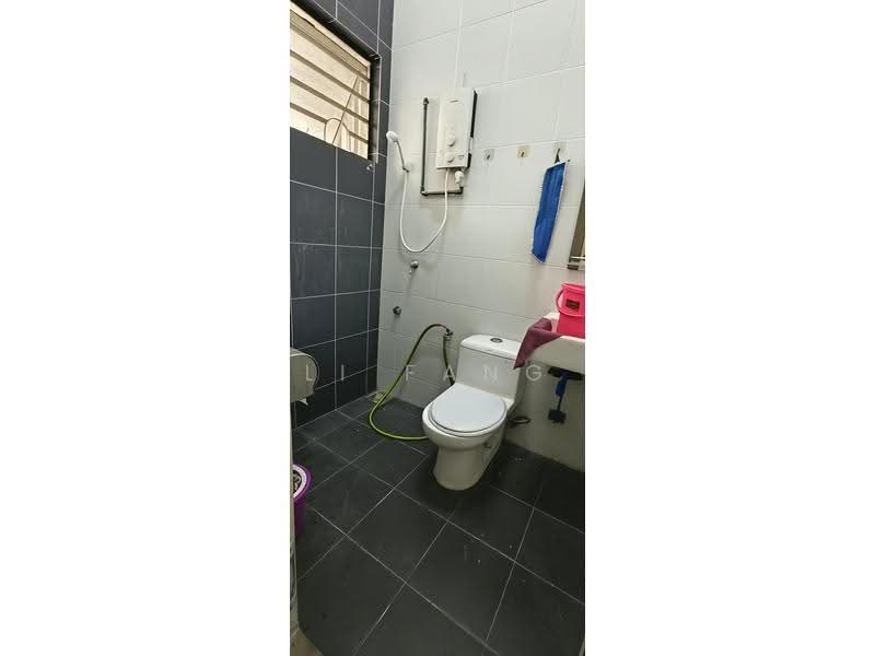 2-storey Terraced House for Sale in Teluk Kumbar (Penang) - Li Fang - Bathroom - PropertyGuru.com.my