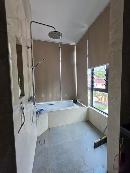 Bungalow House for Rent in Seri Kembangan (Selangor) - Teresa Law - Bathroom - PropertyGuru.com.my