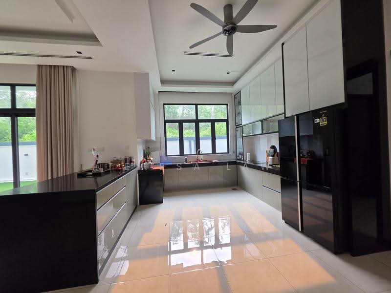 Bungalow House for Rent in Seri Kembangan (Selangor) - Teresa Law - Kitchen - PropertyGuru.com.my