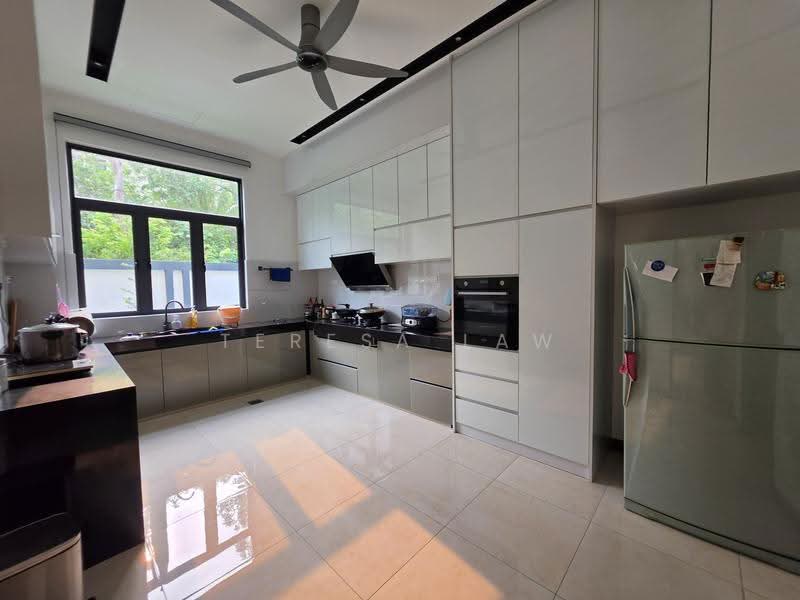 Bungalow House for Rent in Seri Kembangan (Selangor) - Teresa Law - Kitchen - PropertyGuru.com.my