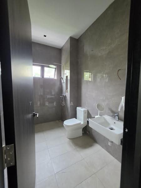 Bungalow House for Rent in Seri Kembangan (Selangor) - Teresa Law - Bathroom - PropertyGuru.com.my