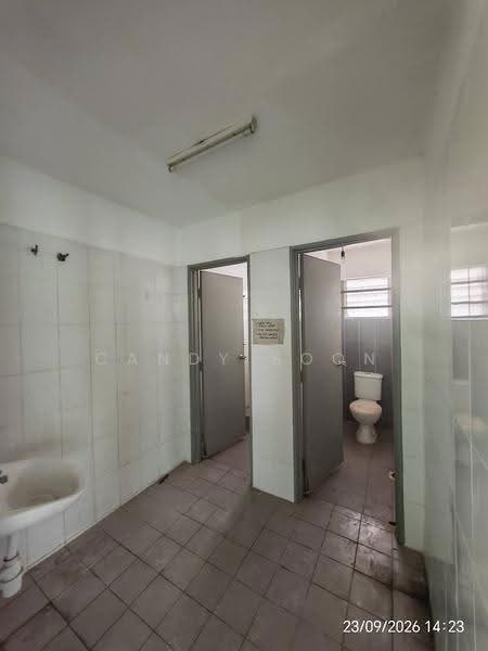 Kedai / Pejabat untuk Disewa di Taman Equine (Seri Kembangan) - Candy Soon - Bathroom - PropertyGuru.com.my