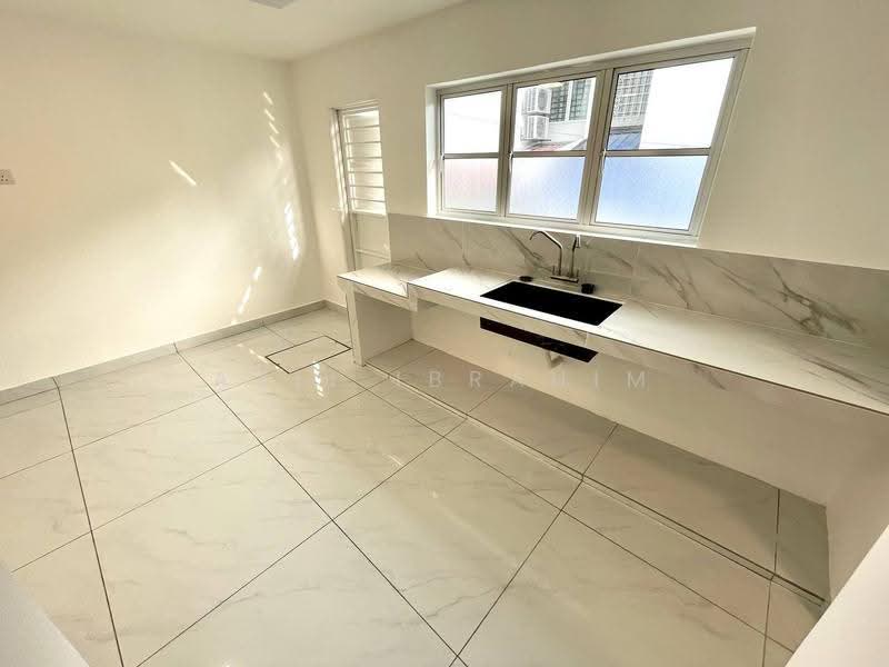 2-storey Terraced House for Sale in Bandar Mahkota Cheras (Cheras) - Azli Ibrahim - Kitchen - PropertyGuru.com.my