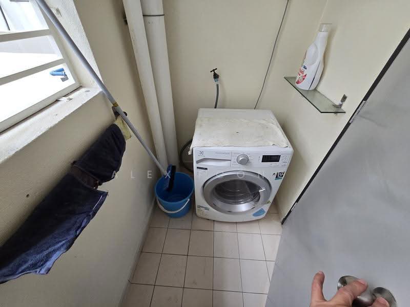 Kondominium untuk Disewa di Casa Idaman - Alex Foong - Balcony - PropertyGuru.com.my