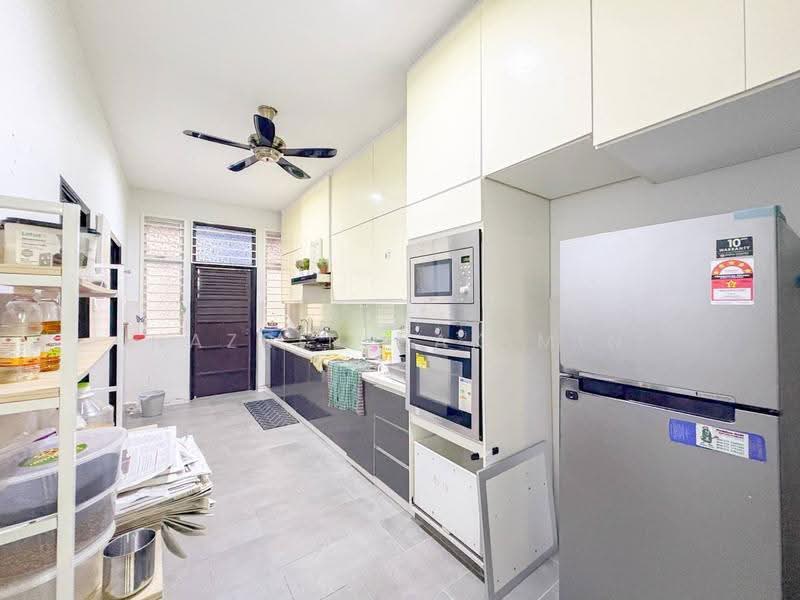 2-storey Terraced House for Sale in Seksyen 33 (Shah Alam) - Nazrin Hakimin - Kitchen - PropertyGuru.com.my