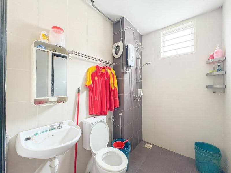2-storey Terraced House for Sale in Seksyen 33 (Shah Alam) - Nazrin Hakimin - Bathroom - PropertyGuru.com.my