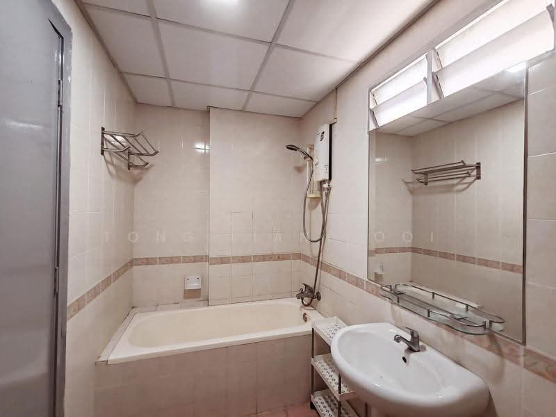 Condominium for Rent at Putra Place Condominium - Tong Liang Ooi - Bathroom - PropertyGuru.com.my