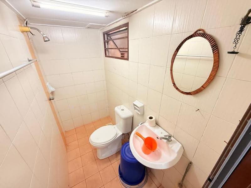 Rumah Bandar untuk Disewa di Batu Caves (Selangor) - Marcus Lee - Bathroom - PropertyGuru.com.my