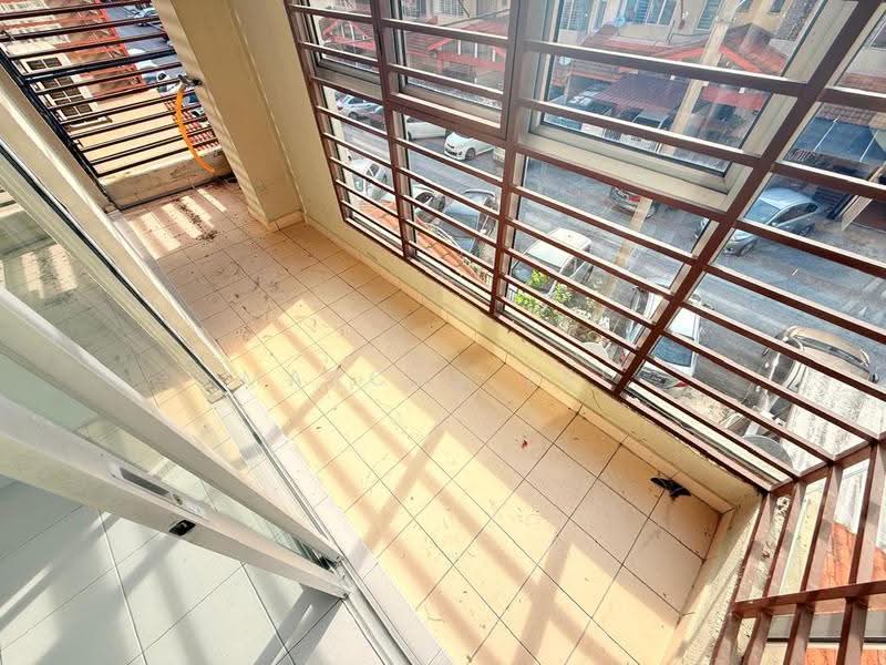 Rumah Bandar untuk Disewa di Batu Caves (Selangor) - Marcus Lee - Balcony - PropertyGuru.com.my