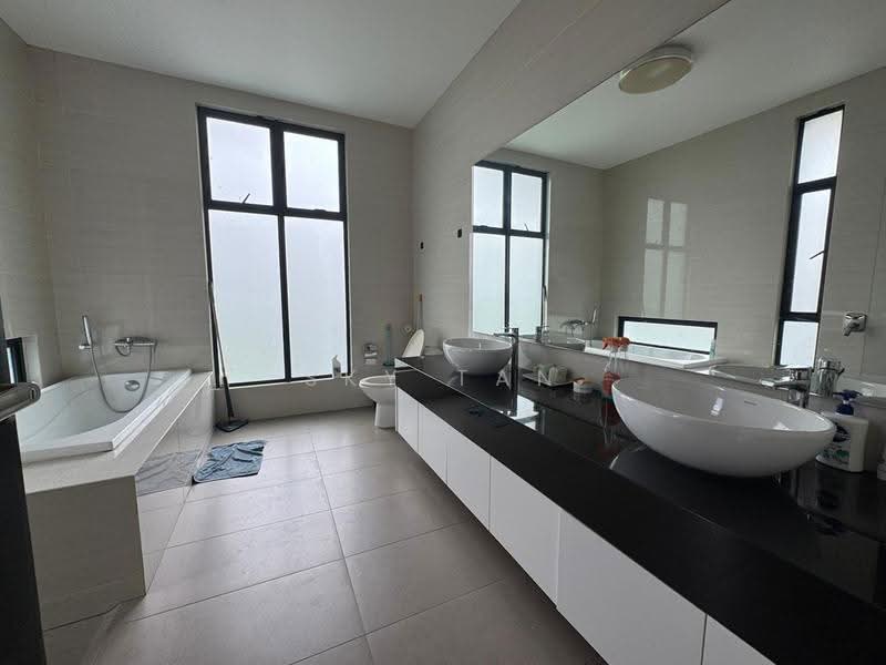 Bungalow House for Sale in Senibong (Permas Jaya) - Sky Tan - Bathroom - PropertyGuru.com.my