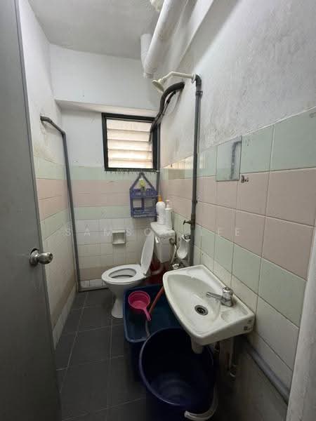 Pangsapuri untuk Dijual di Pandan Terrace Apartment - Samson Lee - Bathroom - PropertyGuru.com.my