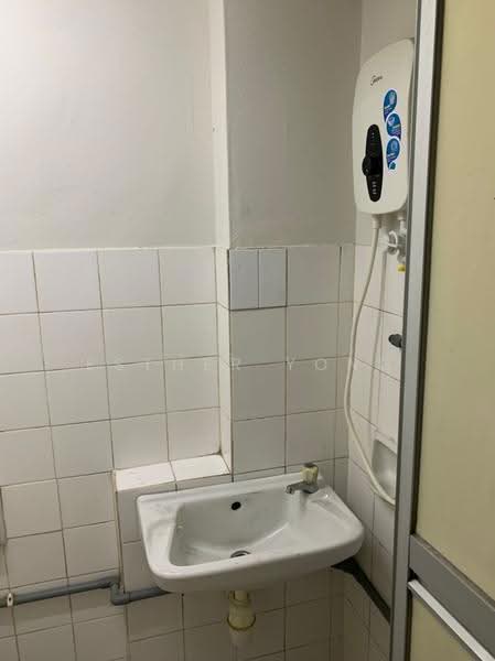 Pangsapuri untuk Dijual di Iris Apartment - Esther Yong - Bathroom - PropertyGuru.com.my