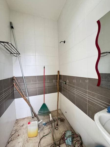 Bungalow House for Sale in Kajang (Selangor) - Azli Ibrahim - Bathroom - PropertyGuru.com.my