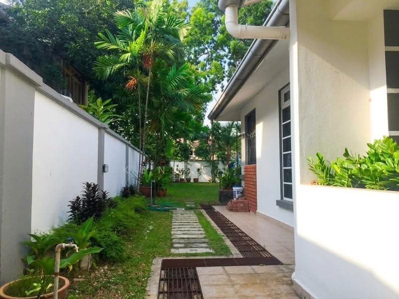 Semi-Detached House for Sale in Kelana Jaya (Petaling Jaya) - Kenix Lee - Exterior - PropertyGuru.com.my