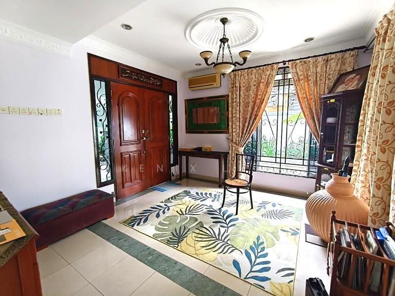 Semi-Detached House for Sale in Kelana Jaya (Petaling Jaya) - Kenix Lee - Entrance - PropertyGuru.com.my