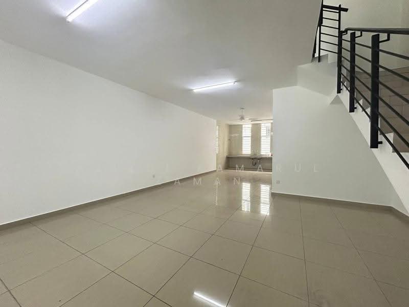 3-storey Terraced House for Sale in Kajang (Selangor) - Azizul Kamarul Zaman - Living Room - PropertyGuru.com.my