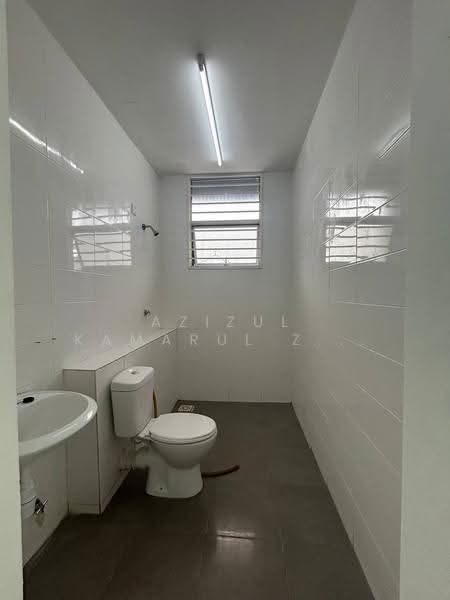 3-storey Terraced House for Sale in Kajang (Selangor) - Azizul Kamarul Zaman - Bathroom - PropertyGuru.com.my