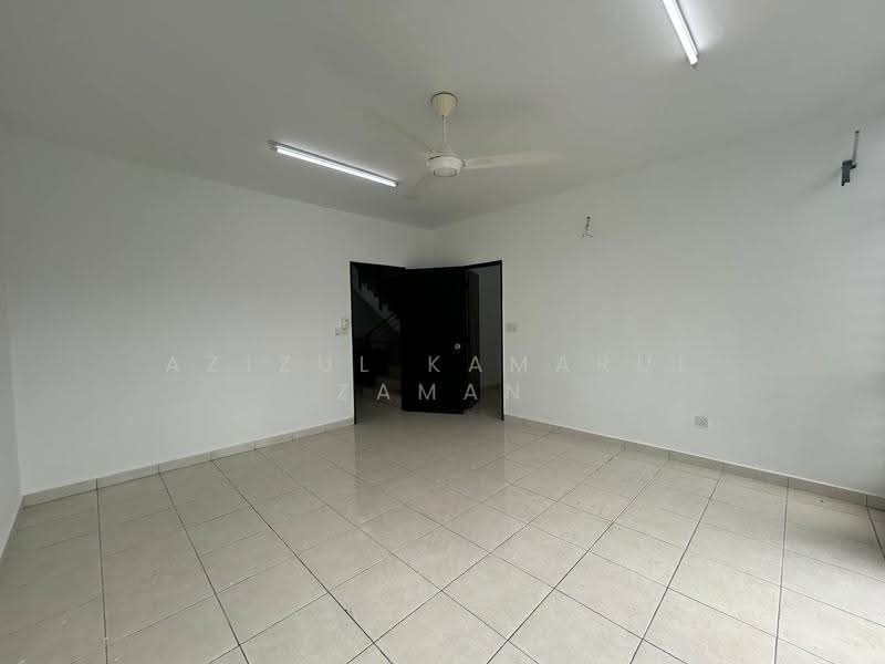 3-storey Terraced House for Sale in Kajang (Selangor) - Azizul Kamarul Zaman - Living Room - PropertyGuru.com.my