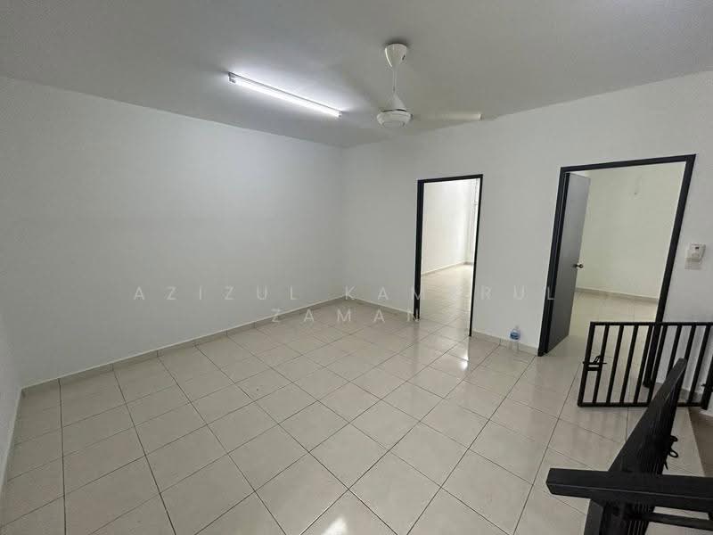 3-storey Terraced House for Sale in Kajang (Selangor) - Azizul Kamarul Zaman - Living Room - PropertyGuru.com.my