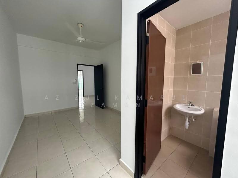 3-storey Terraced House for Sale in Kajang (Selangor) - Azizul Kamarul Zaman - Bathroom - PropertyGuru.com.my