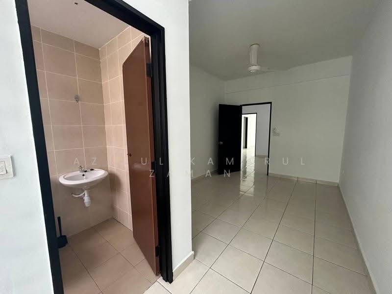 3-storey Terraced House for Sale in Kajang (Selangor) - Azizul Kamarul Zaman - Bathroom - PropertyGuru.com.my