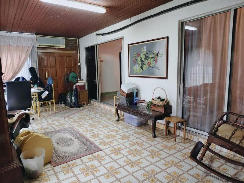 Bungalow House for Sale in Petaling Jaya (Selangor) - Syukor Hartanah - Living Room - PropertyGuru.com.my