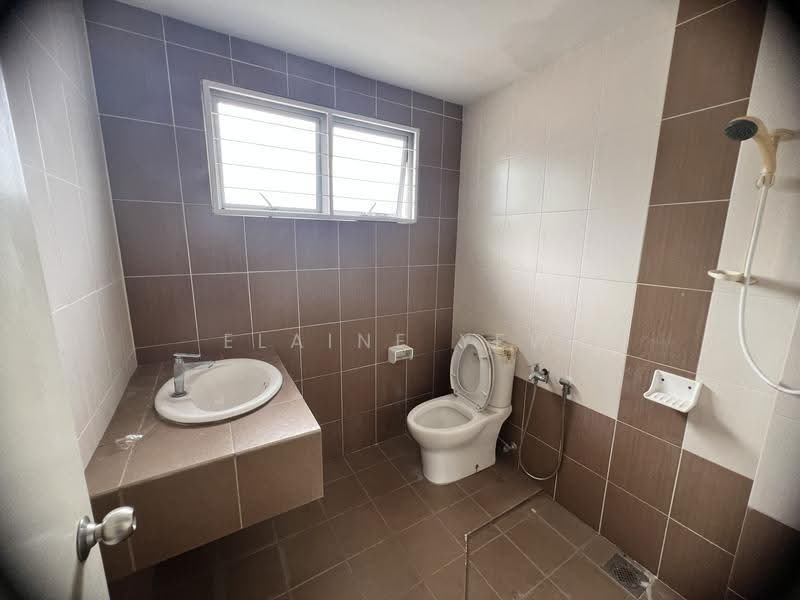 2-storey Terraced House for Sale in Taman Indah Gemilang 2 (Batu Caves) - Elaine Yew - Bathroom - PropertyGuru.com.my