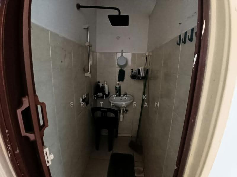 Rumah Flat untuk Dijual di Pangsapuri Aman - Priya K Sritharan - Bathroom - PropertyGuru.com.my