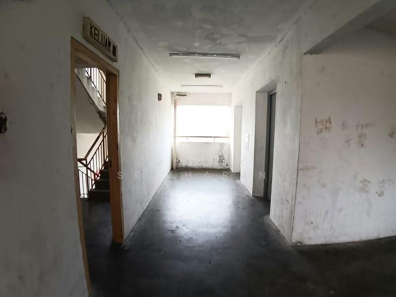 Rumah Flat untuk Dijual di Pangsapuri Aman - Priya K Sritharan - Corridor - PropertyGuru.com.my