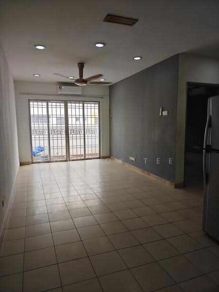 Pangsapuri untuk Disewa di Serdang Villa Apartment - Kor Kok Tee - Living Room - PropertyGuru.com.my