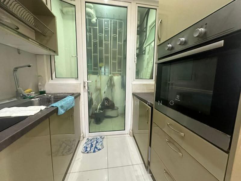 Condominium for Rent at Scenaria @ North Kiara Hills - Oscar Phang - Kitchen - PropertyGuru.com.my