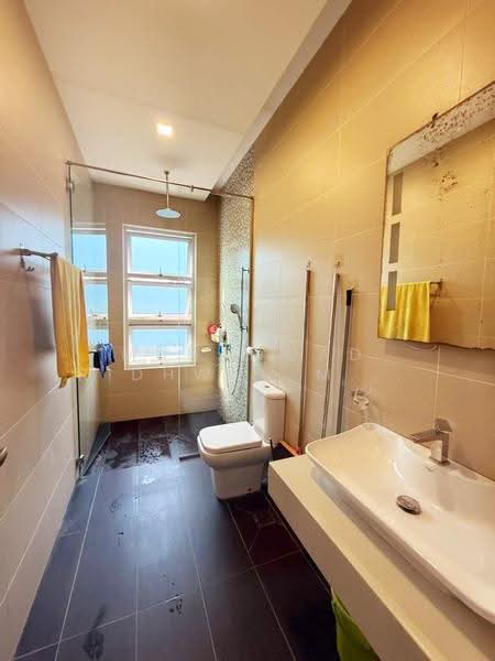 Bungalow House for Sale in Equine Business Park (Seri Kembangan) - Muhammad Ridhwan Mohd Huzairi - Bathroom - PropertyGuru.com.my