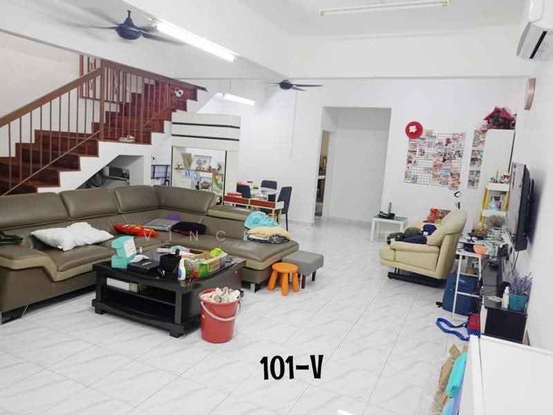 2-storey Terraced House for Sale in Telok Panglima Garang (Selangor) - Vincent Lee - Living Room - PropertyGuru.com.my