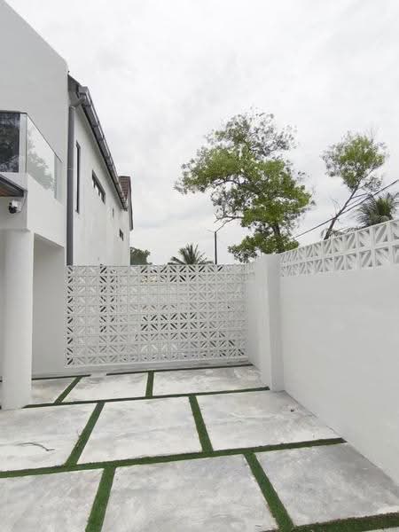Bungalow House for Sale in Taman Johor (Tampoi) - Sky Tan - PropertyGuru.com.my
