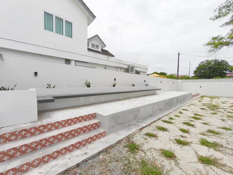 Bungalow House for Sale in Taman Johor (Tampoi) - Sky Tan - Exterior - PropertyGuru.com.my