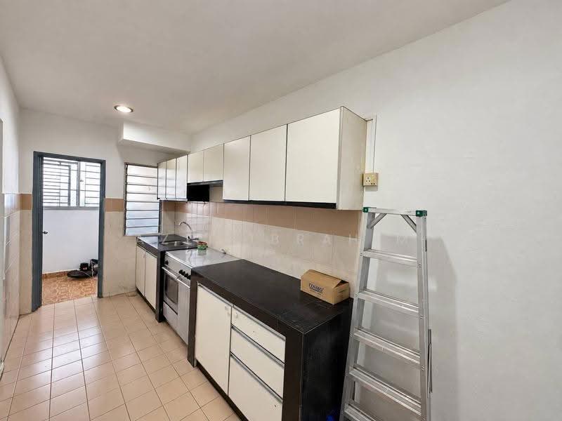 Pangsapuri untuk Dijual di Residensi Bistaria - Azli Ibrahim - Kitchen - PropertyGuru.com.my