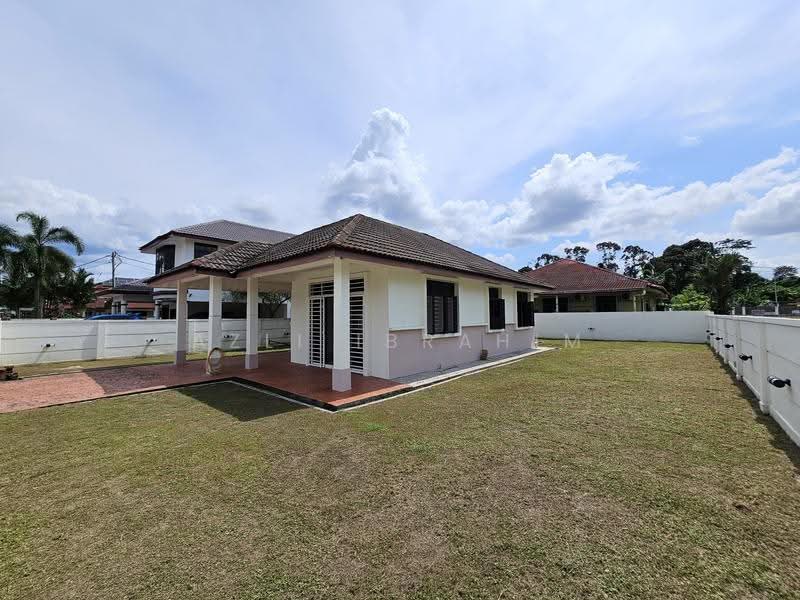 Bungalow House for Sale in Taman Hulu Langat Jaya (Hulu Langat) - Azli Ibrahim - Exterior - PropertyGuru.com.my