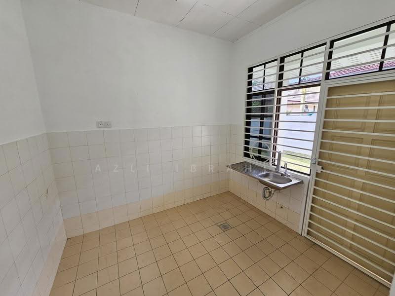 Bungalow House for Sale in Taman Hulu Langat Jaya (Hulu Langat) - Azli Ibrahim - Kitchen - PropertyGuru.com.my