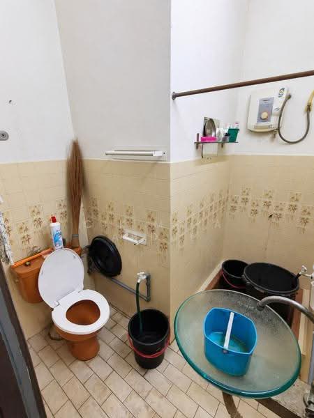 1.5-storey Terraced House for Sale in Taman Sri Melati (Selayang) - Cik Maya Abdul - Bathroom - PropertyGuru.com.my