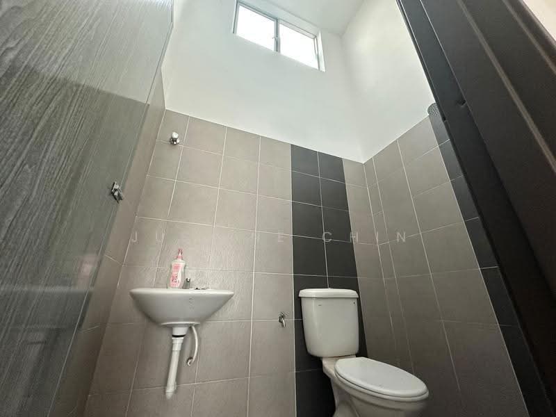 1-storey Terraced House for Sale in Lahat (Perak) - Justine Chin - Bathroom - PropertyGuru.com.my