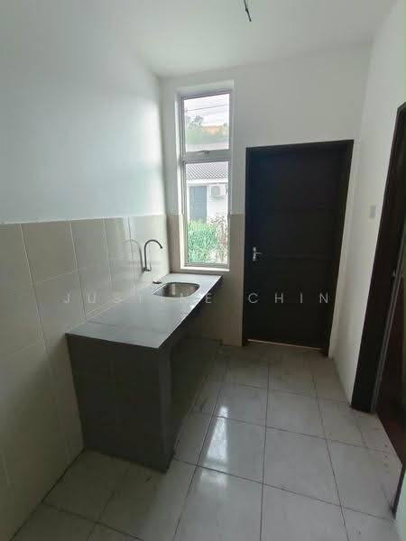 1-storey Terraced House for Sale in Lahat (Perak) - Justine Chin - Kitchen - PropertyGuru.com.my