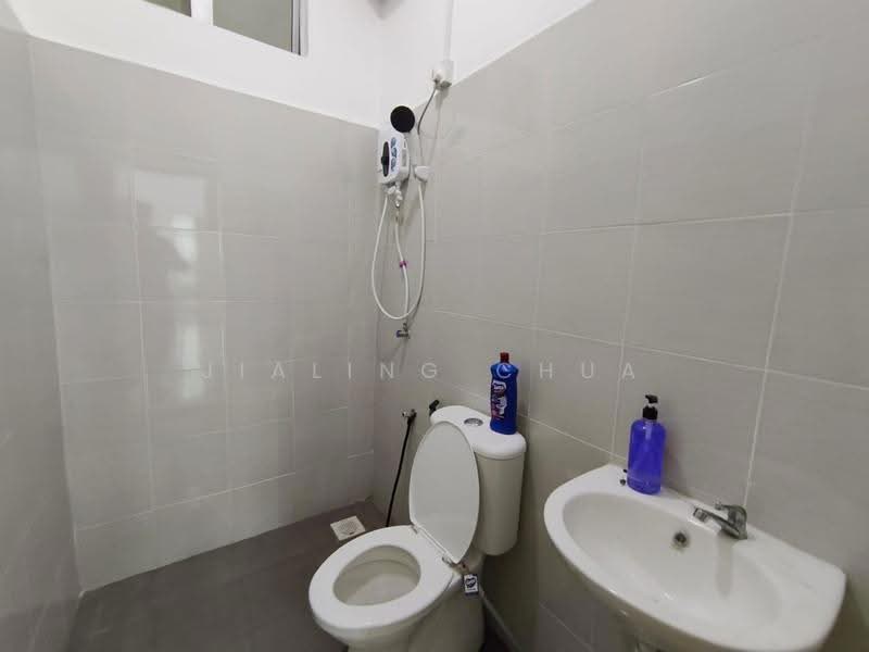 Apartment for Rent at Seri Molek Perdana - Jialing Chua - Bathroom - PropertyGuru.com.my