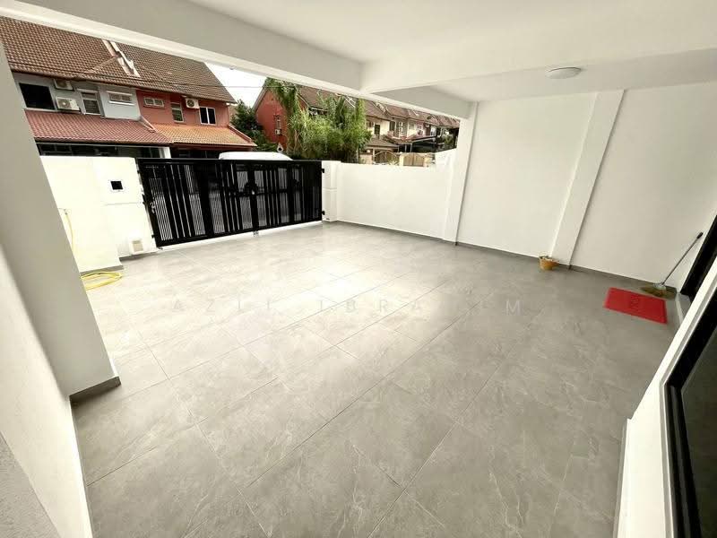 Rumah Teres 2-Tingkat untuk Dijual di Bandar Mahkota Cheras (Cheras) - Azli Ibrahim - Entrance - PropertyGuru.com.my