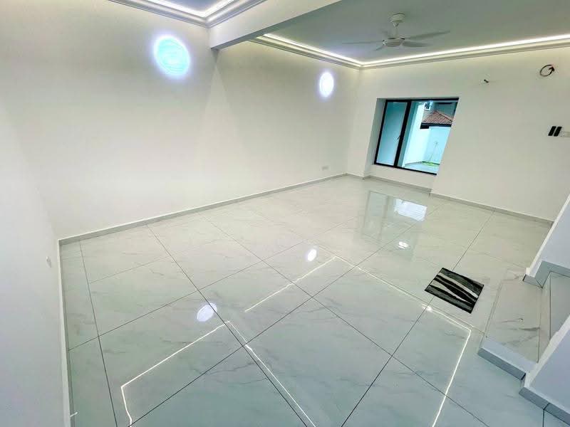 Rumah Teres 2-Tingkat untuk Dijual di Bandar Mahkota Cheras (Cheras) - Azli Ibrahim - Living Room - PropertyGuru.com.my