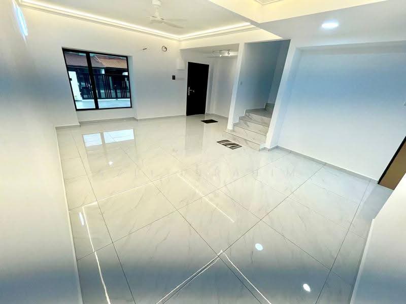 Rumah Teres 2-Tingkat untuk Dijual di Bandar Mahkota Cheras (Cheras) - Azli Ibrahim - Living Room - PropertyGuru.com.my