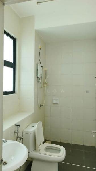 Kediaman Servis untuk Disewa di The Sky Executive Suites - KK Low - Bathroom - PropertyGuru.com.my