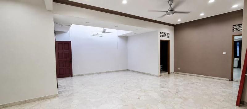 Rumah Berkembar untuk Dijual di Klang (Selangor) - Janie Lee - Living Room - PropertyGuru.com.my
